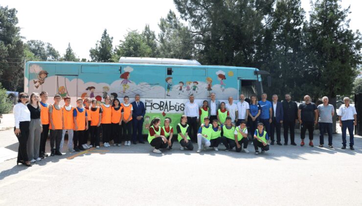 HOBABÜS, okulları ziyaret ederek öğrencilerle buluştu