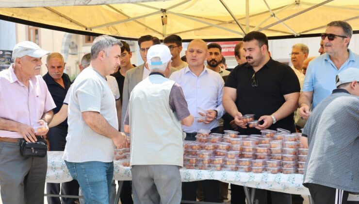 Merhum Başkan Zeyrek’in anısına lokma dağıtıldı