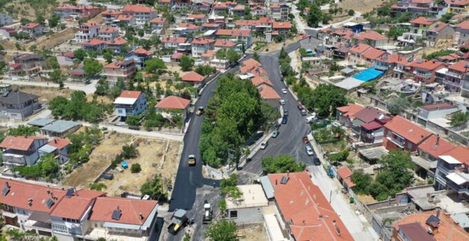 Isparta Valisi Erin, Uluğbey köyü’ndeki asfalt çalışmalarını yerinde inceledi