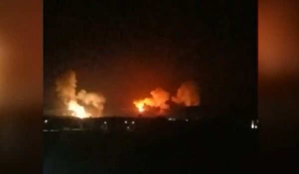 İsrail Donanması batı Yemen’deki Hudeyde limanına saldırı başlattı