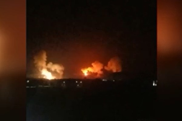 İsrail Donanması batı Yemen’deki Hudeyde limanına saldırı başlattı