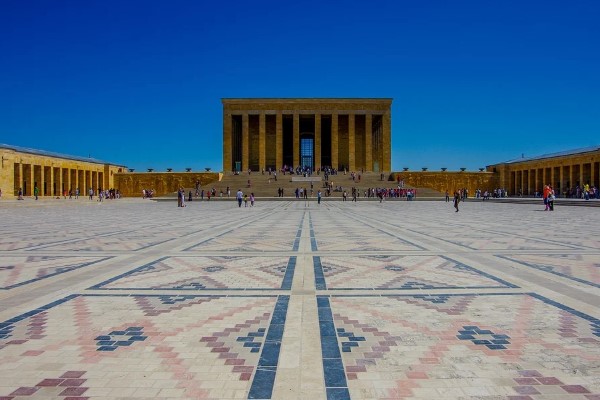 Bakan Tunç, HSK üyeleri ile birlikte Anıtkabir’i ziyaret etti