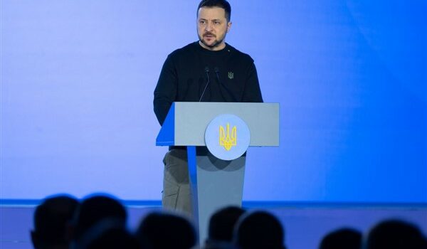 Zelenski: Rusya’nın saldırıları barış çabalarını gölgeliyor