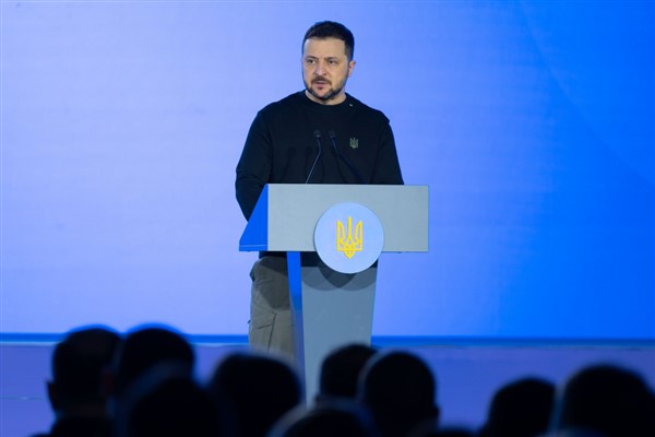 Zelenski: Rusya’nın saldırıları barış çabalarını gölgeliyor