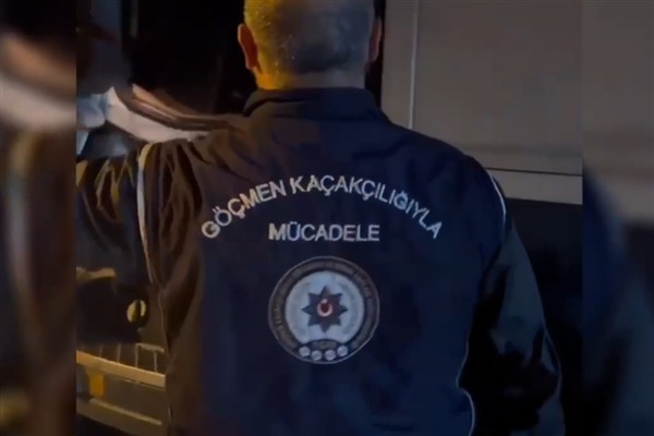 51 ilde göçmen kaçakçılarına operasyon