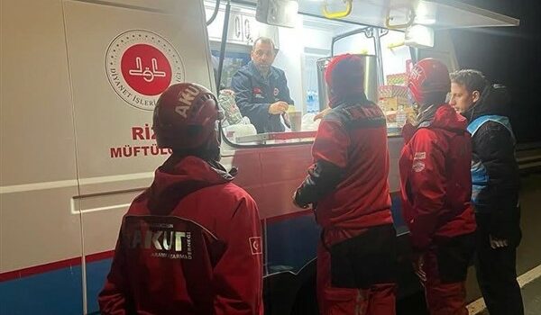 TDV’nin Mobil İkram Aracı, Rize’de hizmet vermeyi sürdürüyor