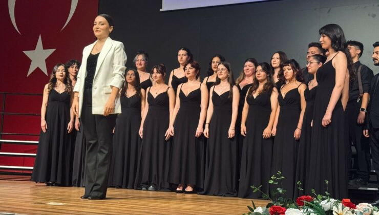 İsmail Baha Sürelsan Konservatuvarı Gençlik Korosu, başarı ödülü aldı