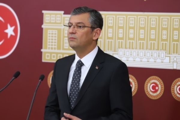 CHP Genel Başkanı Özel, Ferdi Zeyrek’in cenaze törenine katıldı