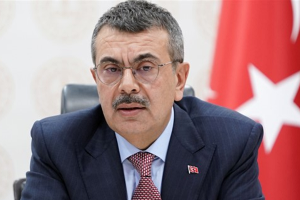 Bakan Tekin, bakanlık çalışanları ile bayramlaştı