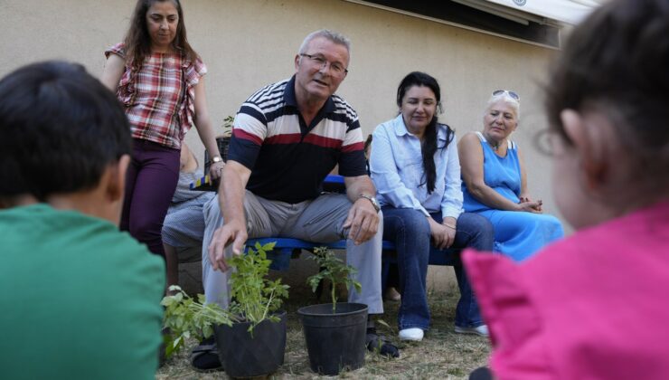 Kartallı öğrenciler ilk fidelerini toprakla buluşturdu