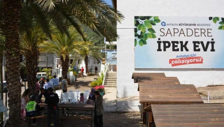 Antalya’da ipek böceği beslenme tablası