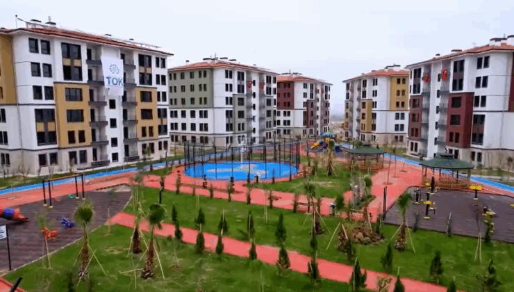 Asrın felaketi sonrasında deprem bölgesinde hayat yeniden inşa ediliyor