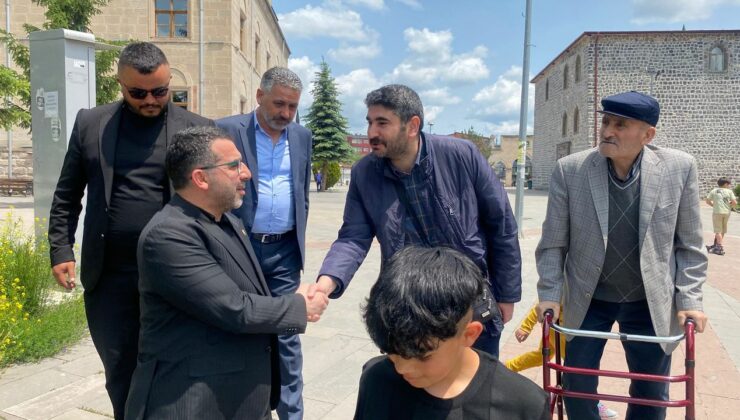 AK Parti Kars Milletvekili Adem Çalkın’dan vatandaşlara bayram ziyareti