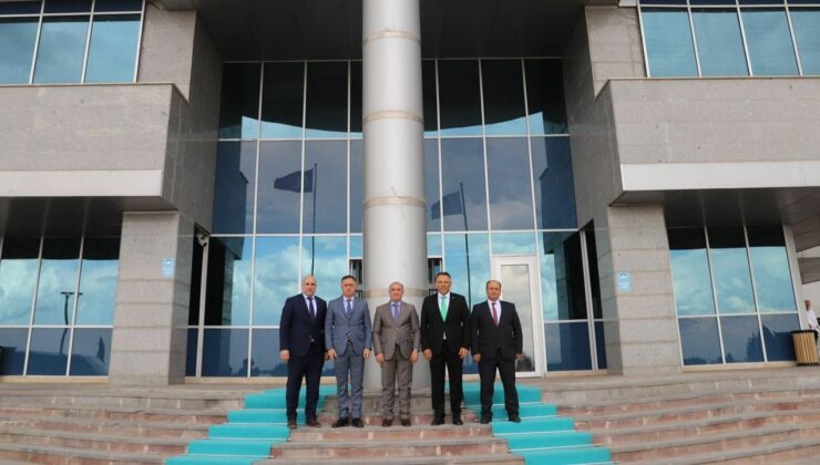 Kars ve Ardahan Rektörlerinden Iğdır Rektörü Prof. Dr. Ekrem Gürel’e hayırlı olsun ziyareti