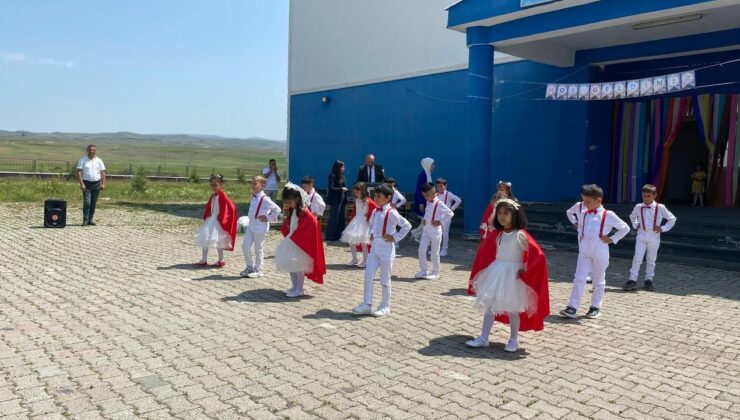 Arpaçay Atatürk İlkokulu’ndan renkli yıl sonu şenliği