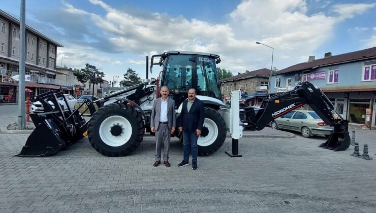 Milletvekili Adem Çalkın’ın girişimleriyle Arpaçay Belediyesi araç filosuna bir yenisini daha kattı