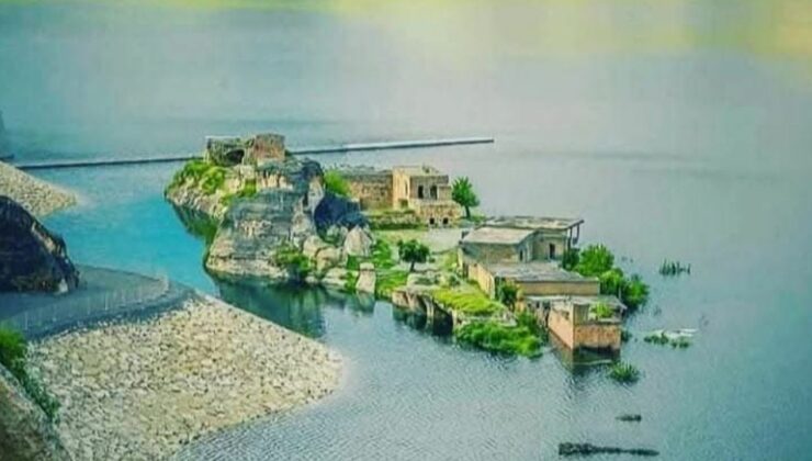 Hasankeyf’te su çekildi, tarih yeniden ortaya çıktı