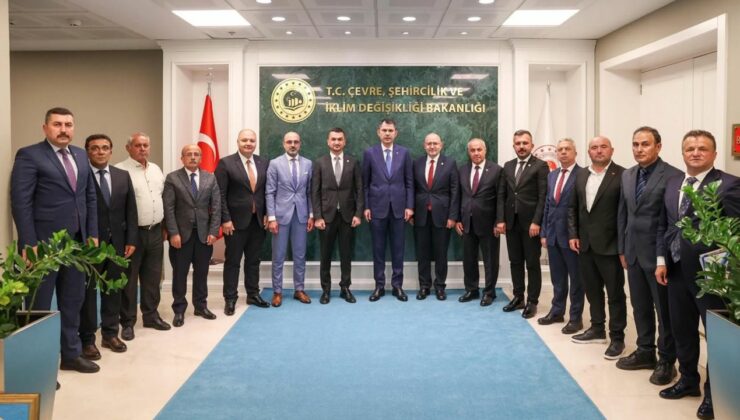 AK Parti Burdur heyetinden Bakan Kurum’a ziyaret