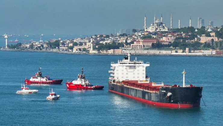 Boğaz’da yelken yarışları: Transit gemi geçişleri durduruldu
