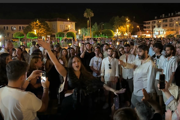 Marmaris’te  İtalyan öğrencilerden ”Flash Mob” gösterisi
