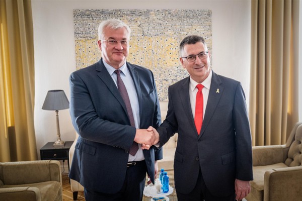 Sybiha, İsrailli mevkidaşı Saar ile bir araya geldi