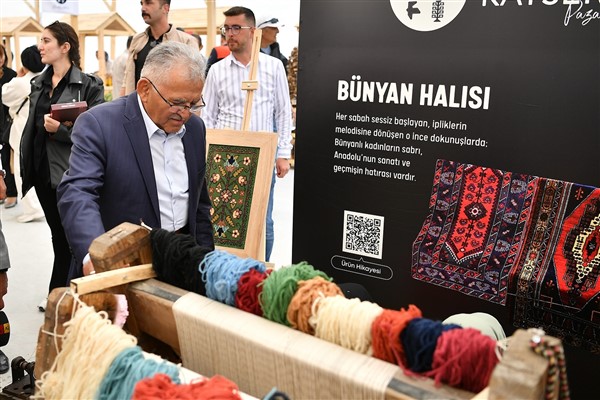 Başkan Büyükkılıç, Anadoludakiler Kayseri Pazarı’nın açılış törenine katıldı