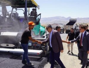 Şırnak’ta Bilmat Yolu asfaltlama çalışmaları devam ediyor