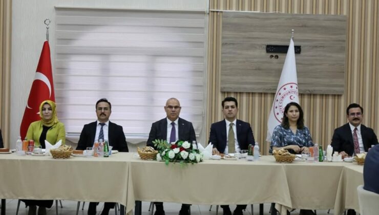 Ağrı Barosu’ndan hakim ve savcılara veda yemeği