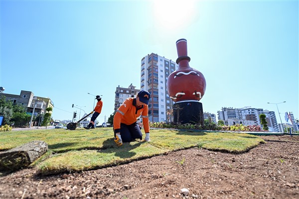 Mersin’de yaz hazırlıkları kapsamında çevre düzenlemesi yapıldı