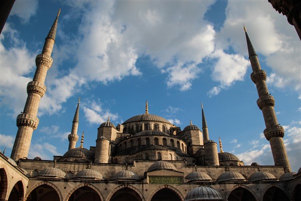 Siyasiler, Ödemiş’te yangına müdahale ederken şehit olan Şahin için mesaj yayımladı