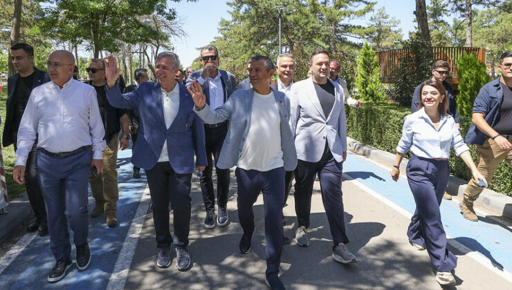 CHP Genel Başkanı Özel, Ankara’da vatandaşlarla bir araya geldi