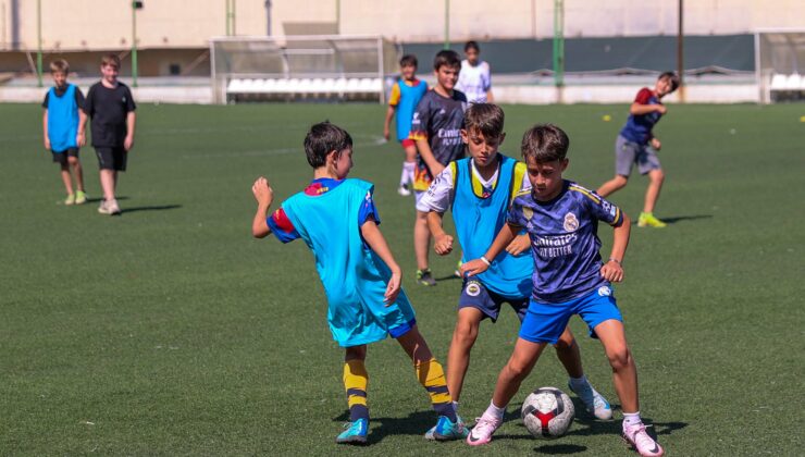 Bucalı çocuklar futbol eğitiminde