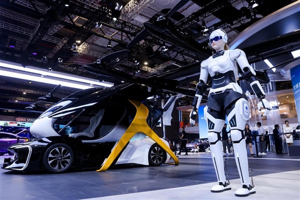 Küresel otomobil devleri insansı robot teknolojilerine yöneliyor