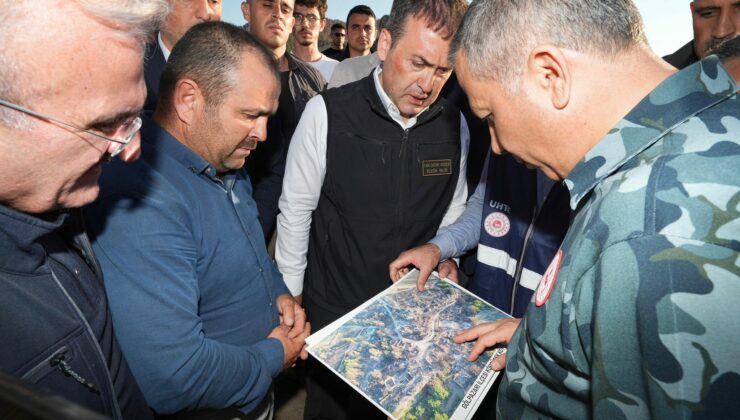 Bakan Yerlikaya, Köprücek Köyü’nde orman yangınından etkilenen vatandaşları ziyaret etti