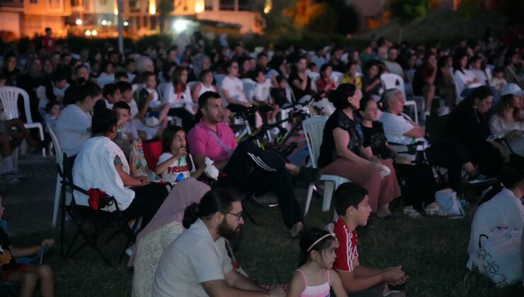 Çorlu Belediyesi Açık Hava Sinema Günleri devam ediyor