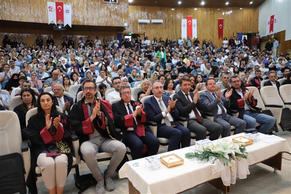 Fırat Üniversitesi’nde mezuniyet coşkusu