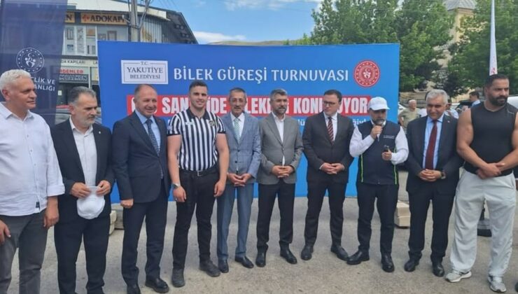 Erzurum’da sanayi esnafı bilek güreşinde yarıştı