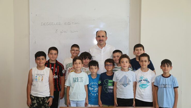 Başkan Altay, Genç KOMEK Yaz Okulu’na katılan öğrencilerle buluştu