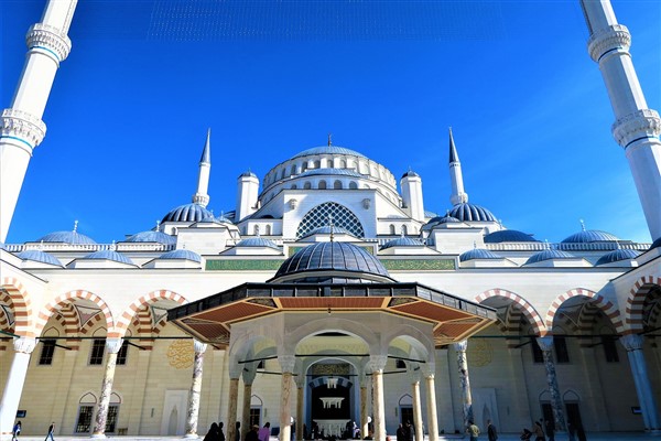 İstanbul Valisi Gül, Altan Öymen’in cenaze namazına katıldı