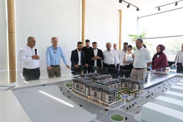 İnegöl’deki kentsel dönüşümün örnek dairesi görücüye çıktı