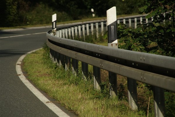 Alaçatı-Zeytinler kavşakları trafiğe kapatıldı