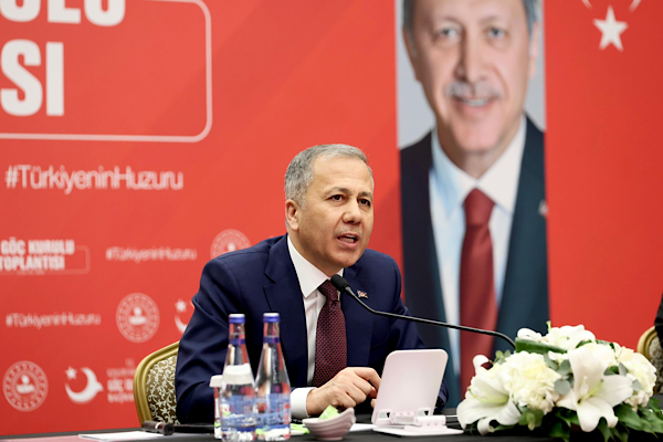 Bakan Yerlikaya’dan şehit bekçi Halil Kara’nın ailesine ziyaret