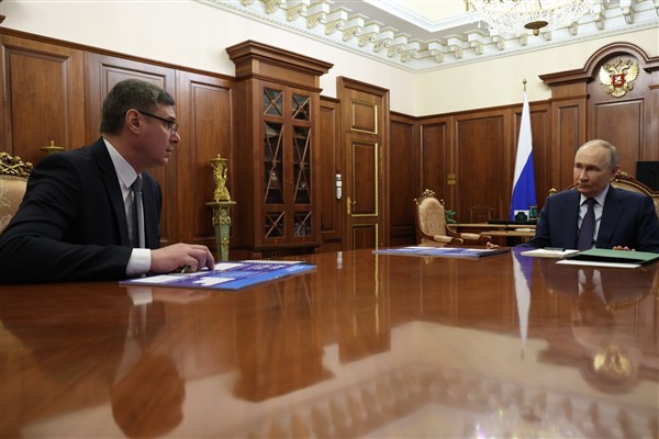 Putin, Vladimir Bölgesi Valisi Avdeev ile toplantı yaptı