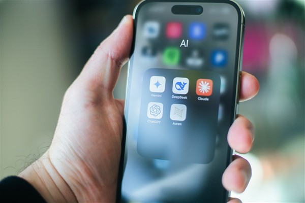 İçerik kraldı, tahtı yapay zeka aldı: SEO ölmedi, evrim geçiriyor