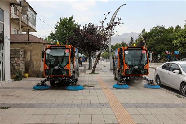 Van Büyükşehir Belediyesi, temizlik filosunu güçlendiriyor