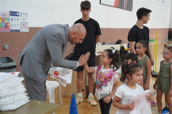 Başkan Aydın, Yaz Spor Okulu’nu ziyaret etti