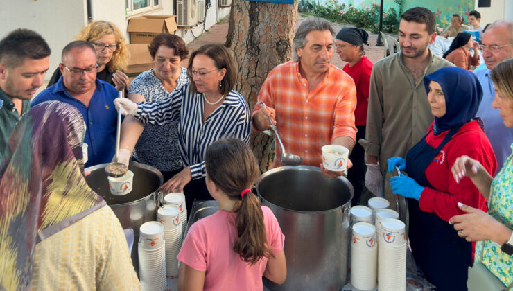 Muratpaşa’da aşure ikramı yapıldı