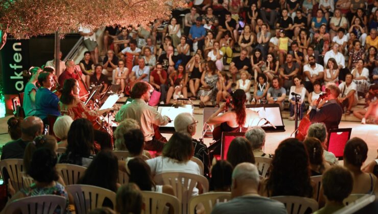 MAV Cello Ensemble, Zeytin Altında sahne aldı