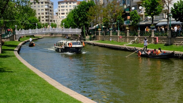 Eskişehir Büyükşehir Belediyesi’nden 15 Temmuz mesaisi