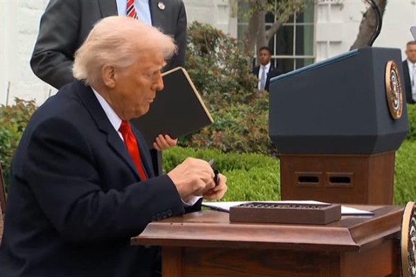 Trump, Endonezya ile yüzde 19 gümrük vergisi de dahil ticaret anlaşmasını duyurdu